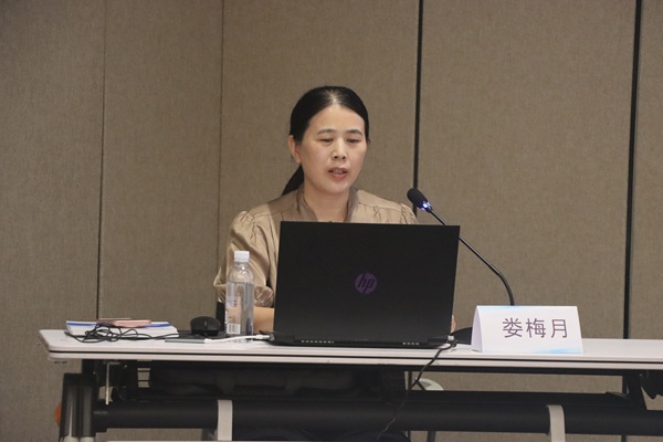 集团党委副书记、工会副主席娄梅月主讲《公司发展历程及华体会手机网页版》.jpg